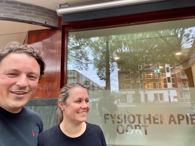 Patrick en Françoise Oort voor de praktijk aan de Vlietlaan in Rotterdam Kralingen